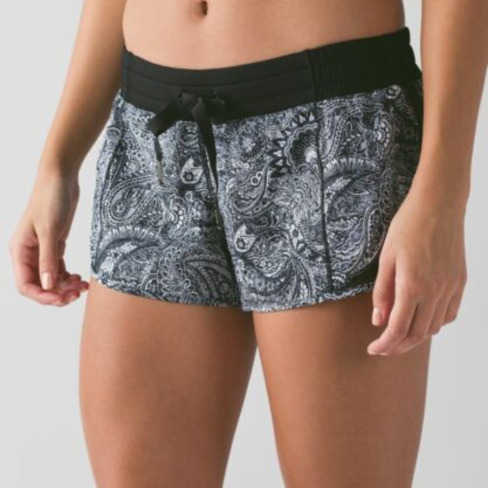 Lululemon Mini Antique Paisley Hotty Hot Short 6